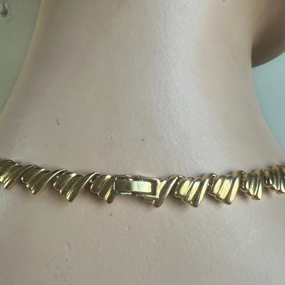 Vintage Gold Tone Ribbed Link Choker Statement‎ Collar Necklace Mob Wife 90s